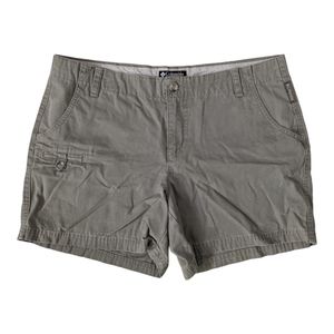 Columbia women's green khaki short 100% cotton size: 10P